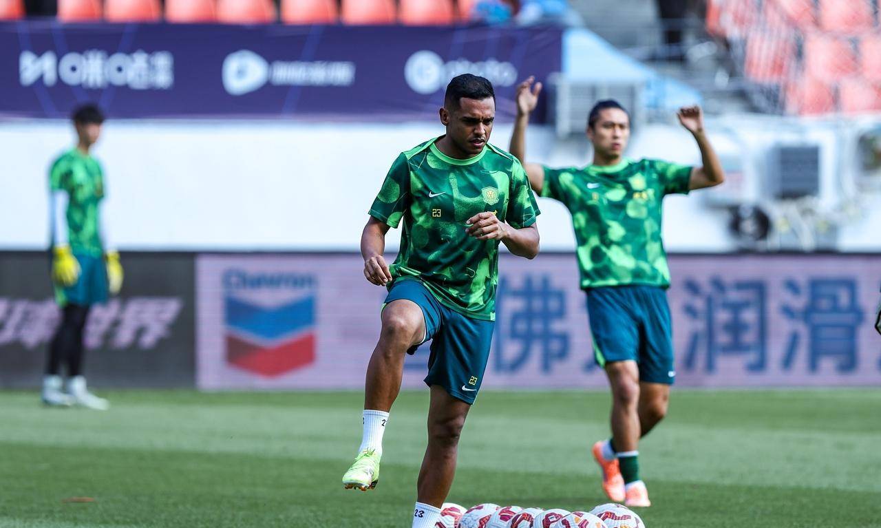 北京国安训练开放日，清晨强势反弹引欢呼，欧篮联在即，心理建设被强调(欧篮联赛程比分排名)