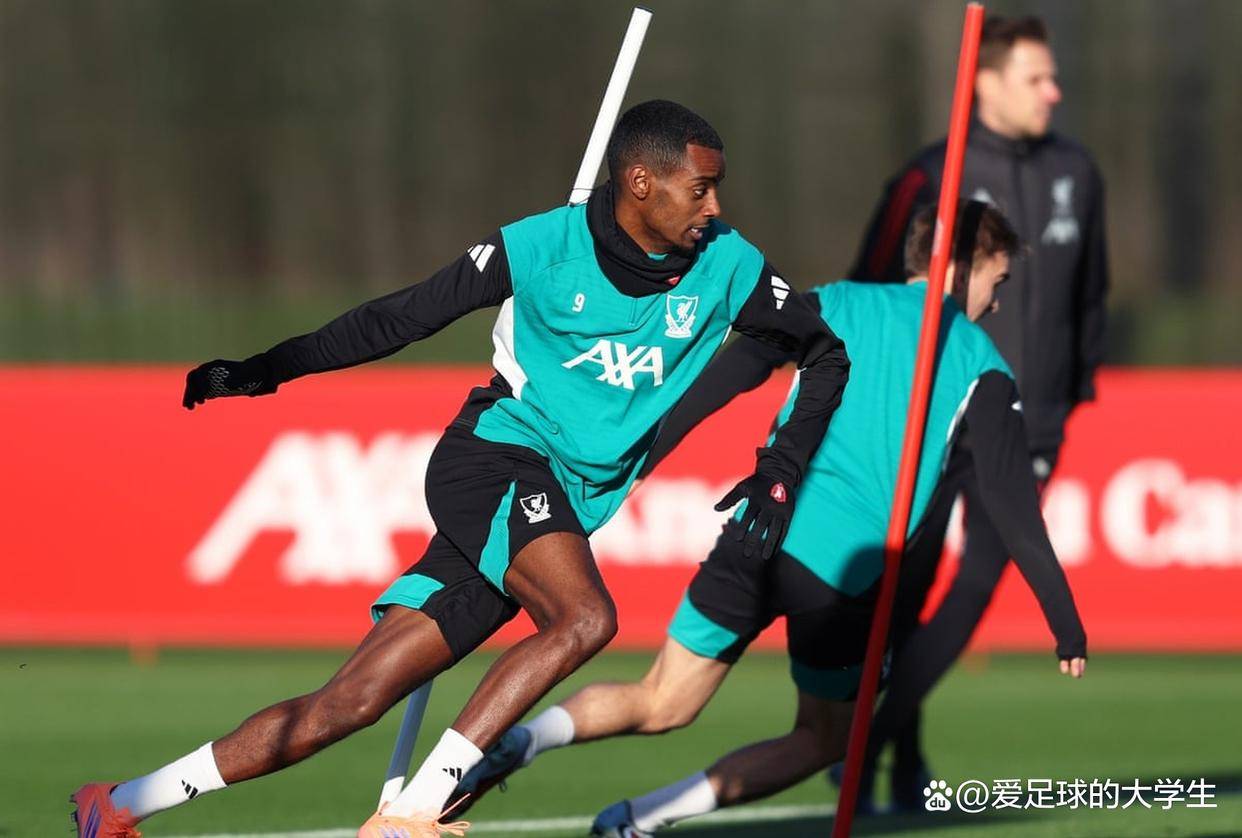 爱游戏娱乐平台-埃因霍温新赛季球衣