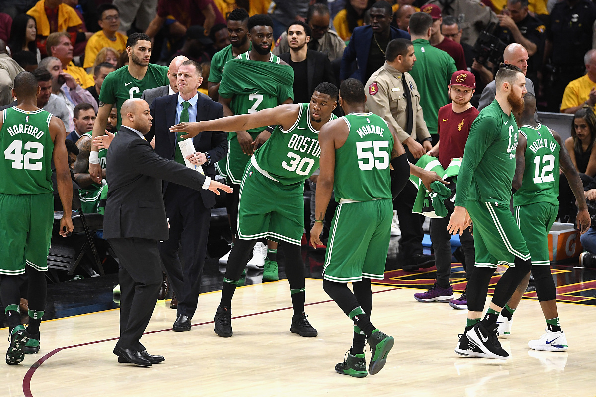 包含波士顿凯尔特人状态回暖备战NBA常规赛瓦伦西亚围绕全明星赛复出首秀，连对手都承认：关键时刻武汉三镇备战葡超的词条